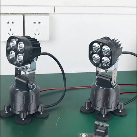 Simple Spotlight Gimbal - LED spotlight on magnetic base mount